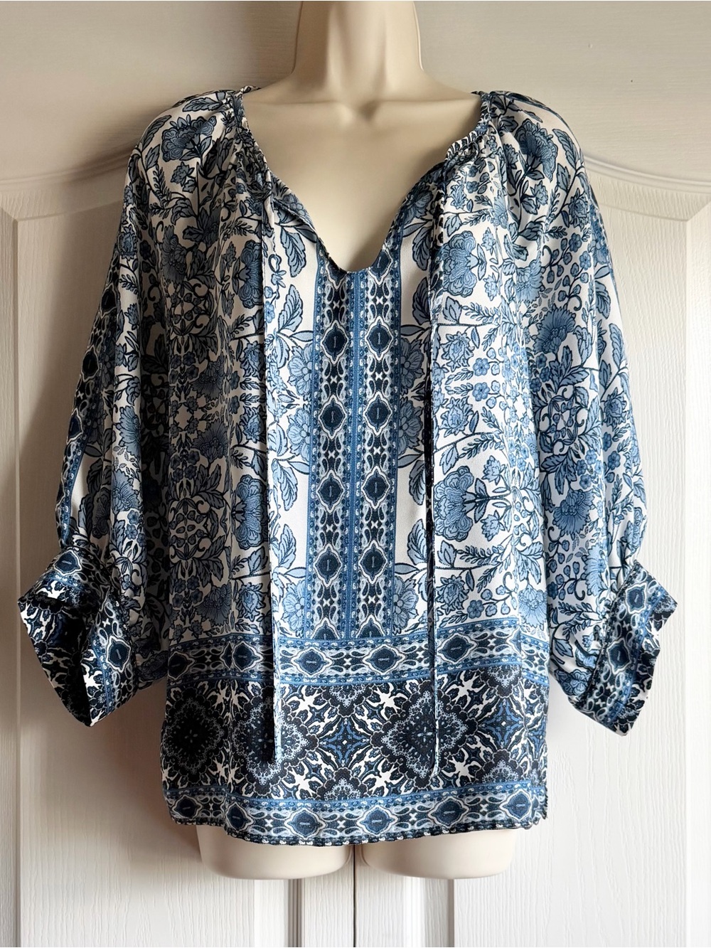 Karen Kane Floral V-Neck 3/4 Sleeve Blouse Top